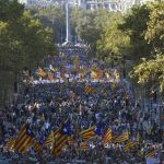 Masiva protesta en Barcelona luego de que Mariano Rajoy aplicara el artículo 155 de la Constitución por la crisis en Cataluña