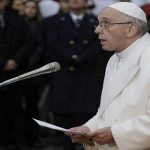 El papa clama en su primera misa del año, se garantice «paz» inmigrantes y refugiados