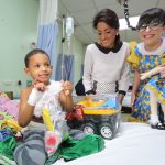 Primera Dama entrega juguetes a niños hospital Robert Reid Cabral