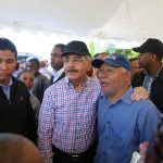 Presidente Medina lleva apoyo productores pitahaya Vicente Noble
