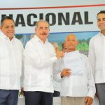 Presidente Medina cumple a parceleros El Seibo entrega 507 títulos definitivos