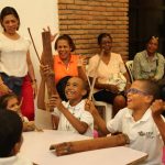 Niños y niñas del CAID disfrutan de taller recreativo junto a sus madres en el Museo Trampolín