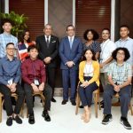 Andrés Navarro recibe estudiantes meritorios de origen dominicano residentes en Nueva York