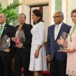 En reconocimiento al servicio a niñez, Primera Dama entrega Premio Pediatra del Año