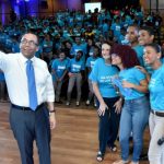 Ministro de Educación Andrés Navarro llama a estudiantes a trabajar por una cultura de paz