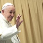 El papa critica la “prepotencia del dinero”