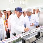 Danilo Medina entrega a ganaderos de Hato Mayor procesadora de lácteos, frutas y néctares, acordada en Visita Sorpresa