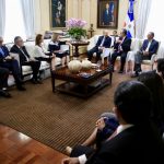 Danilo Medina recibe visita junta directiva de AIRD