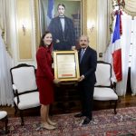 Danilo Medina recibe embajadora de Canadá junto a delegadas de la Cumbre de Futuras Líderes en RD