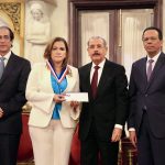 Presidente Danilo Medina impone “Medalla al Mérito del Maestro”
