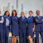 American Airlines estrena uniformes nuevos  en 50,000 miembros de su equipo