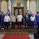 Presidente Abinader recibe equipo nacional de baloncesto que busca clasificar al Mundial de Baloncesto 2023
