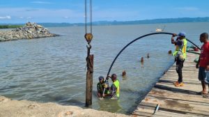 Autoridades inician trabajos remoción muelle de Sabana de la Mar en Hato Mayor