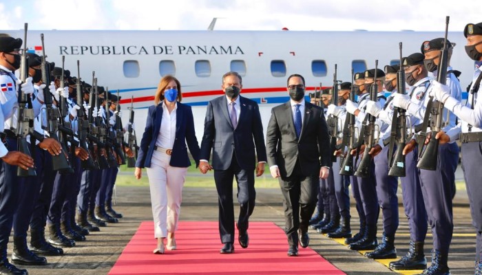 Ministro Administrativo José Ignacio Paliza recibe a Presidentes de Panamá y Costa Rica en la Base Aérea de Puerto Plata