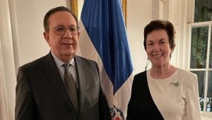 Embajadora Sonia Guzmán se reúne con Gobernador del Banco Central
