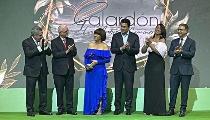 Adompretur distingue a Milly Quezada con el galardón “Marca República Dominicana”