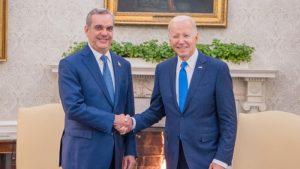 Washington D.C- El presidente estadounidense Joe Biden y su homólogo dominicano, Luis Abinader, se reunieron este jueves por espacio de una hora, en el Salón Oval de la Casa Blanca.
