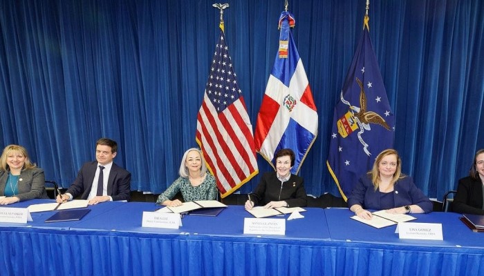 Departamento de Trabajo de EEUU y Embajada de RD promoverán derechos laborales de trabajadores dominicanos en esa nación